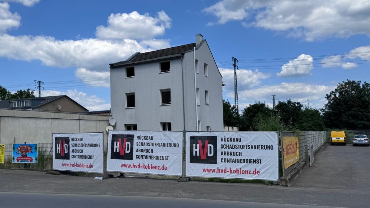 Abbruch eines Mehrfamilienhauses – Koblenz-Lützel